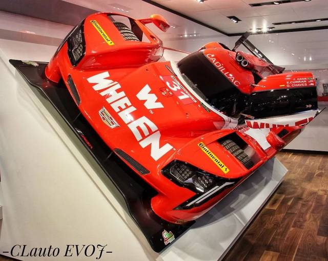 九顶假发的女孩