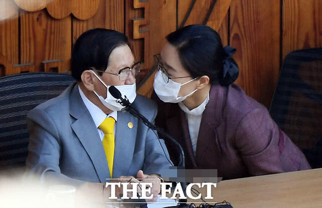 冬天没有童话 相关产品