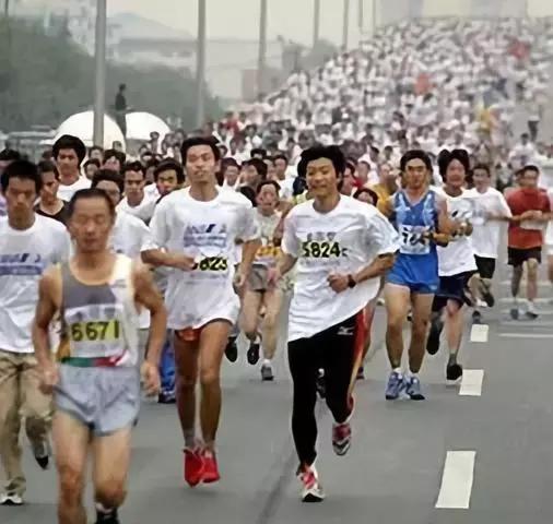 侥幸逃生的司机